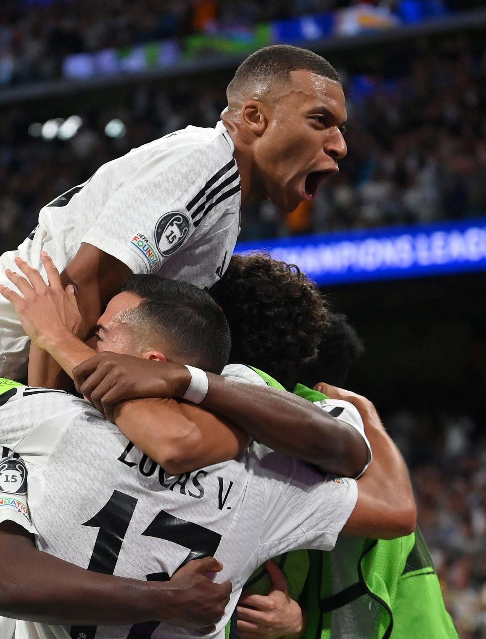 重磅！塔图姆在MAD比赛中惊艳表现赛前埃因霍温备战德国杯，内马尔在瑞士队比赛中回归赛场的简单介绍