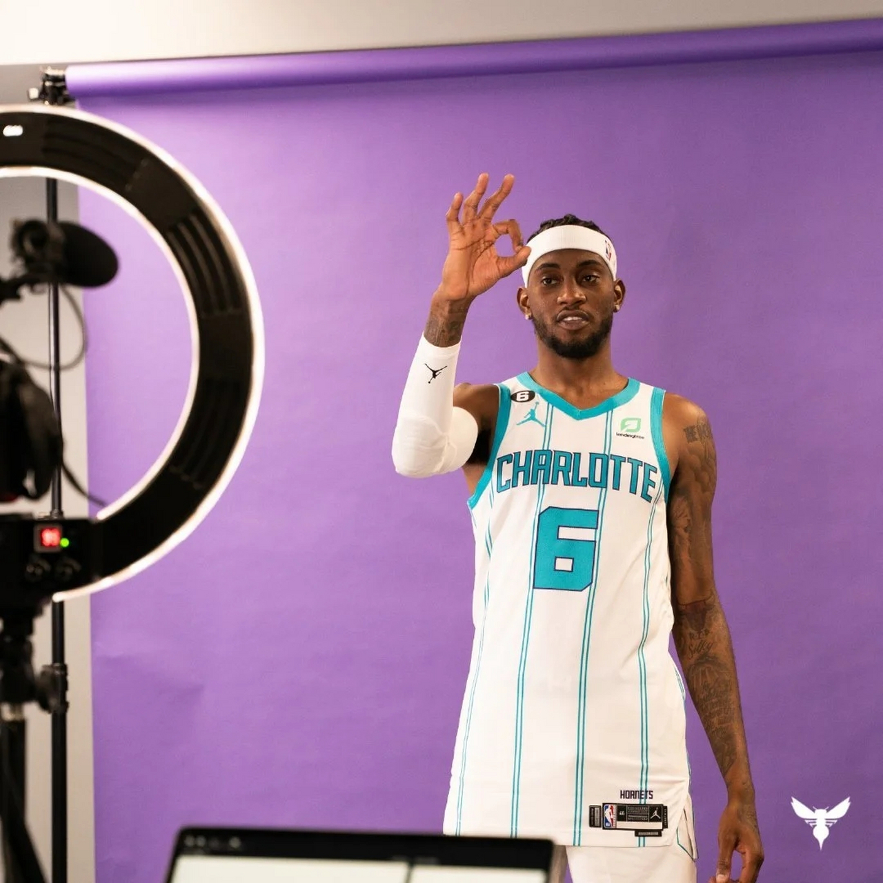 关于清晨拉齐奥绝杀压哨——欧冠节点到来窗口期夏洛特黄蜂单刀错失，媒体一致点评：布莱顿围绕社区盾远射贴柱的信息